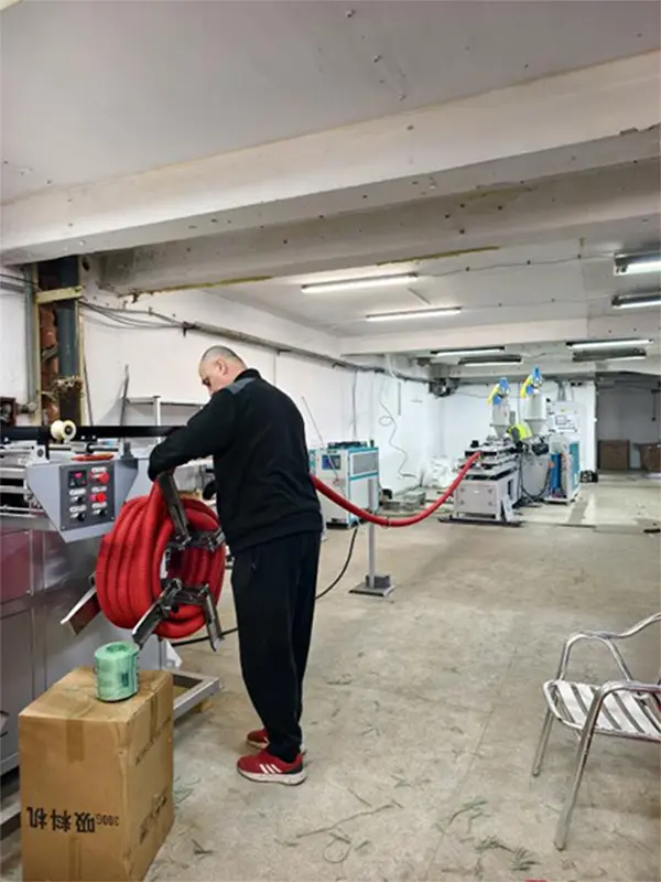 Wereldwijde ondersteuning in actie: het Comrise-team zorgt voor een naadloze inbedrijfstelling en training bij de klant in Servië