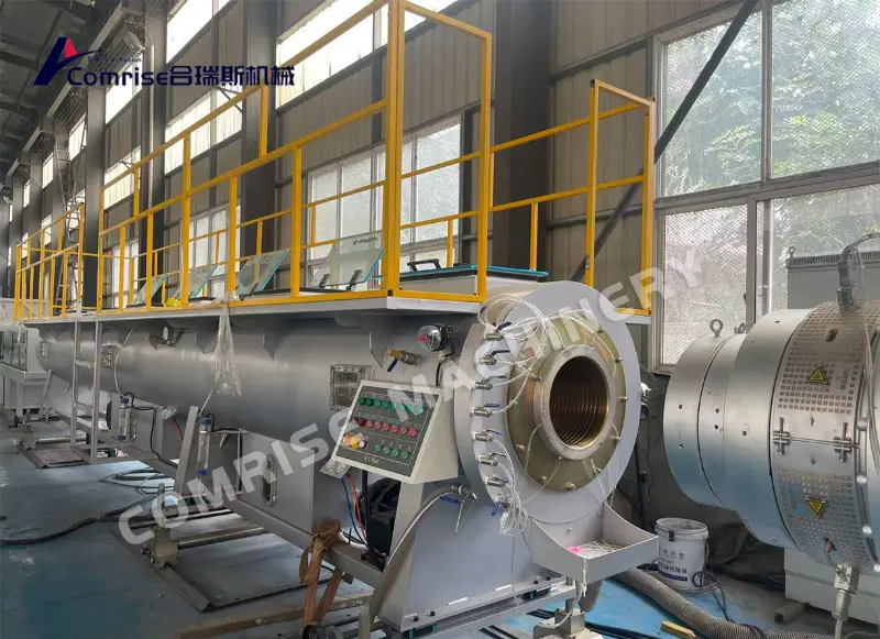 Voltooit met succes fabrieksproef van extrusielijn voor PE-buizen met grote diameter (200–500 mm)